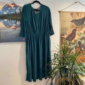 Lane Bryant NEW size 14/16 green/silver shimmer. Mid sleeve. Elastic waist.